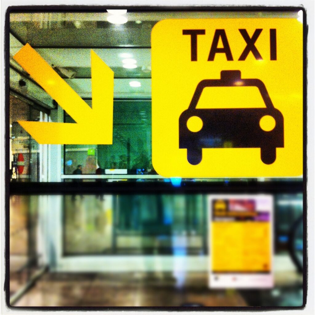 Cómo llegar al aeropuerto de Barcelona en taxi