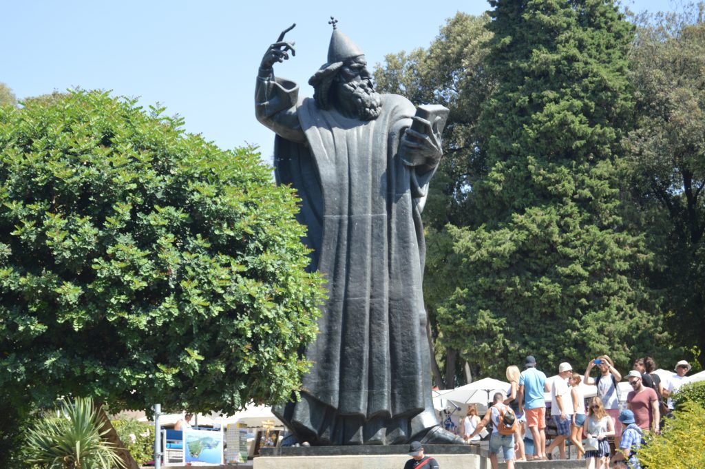Estatua Gregorio de Nin
