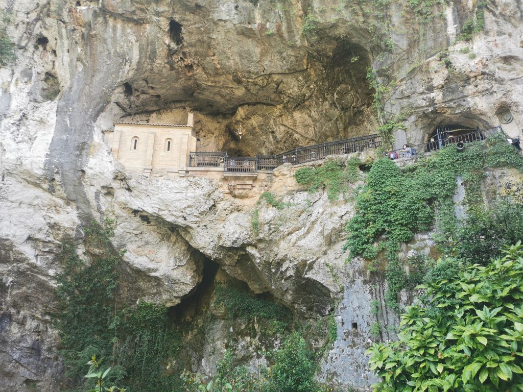 Santa Cueva - Virgen de Covadonga