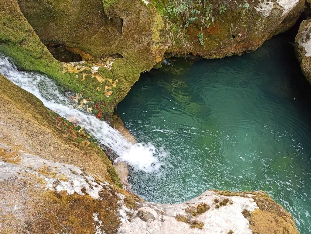 Nacimiento del río Pitarque (Maestrazgo)